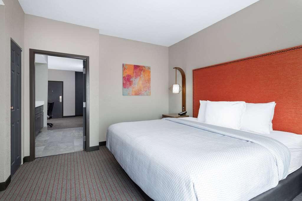La Quinta Inn & Suites By Wyndham Augusta Fort Eisenhower Номер фото