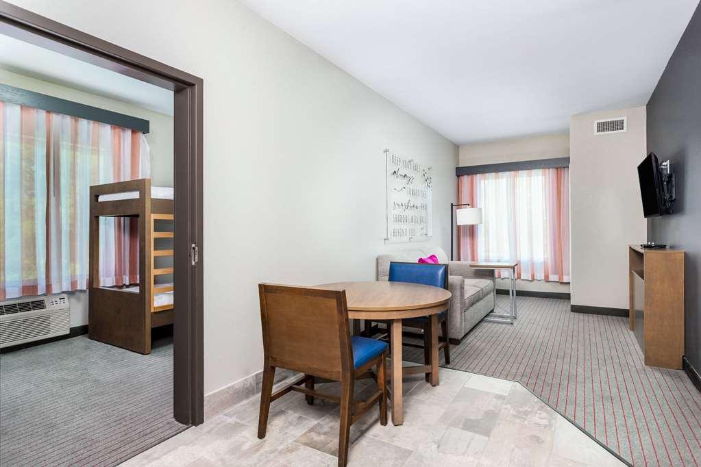 La Quinta Inn & Suites By Wyndham Augusta Fort Eisenhower Номер фото